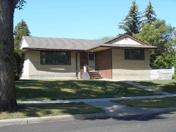 Holyrood with Room to Spare in Edmonton,AB - Houses for Sale
