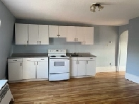 City Center/large 3 bedroom/laundry in unit Image# 1