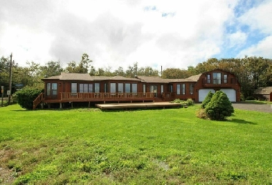 Beaubassin-est: Beautiful water view on a double lot! Image# 1