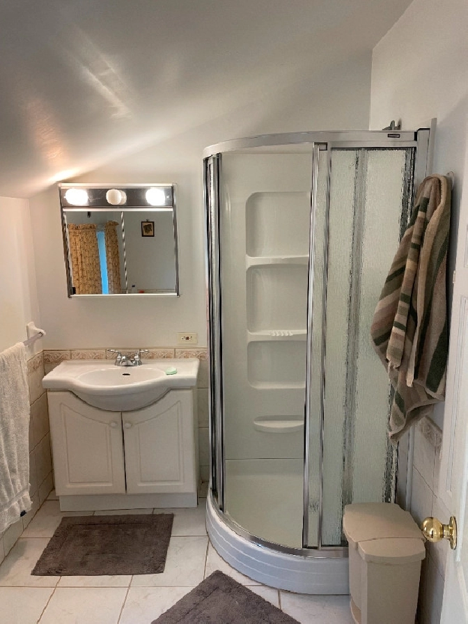 Two Bedroom House in Glen Williams for rent immediately in Oakville