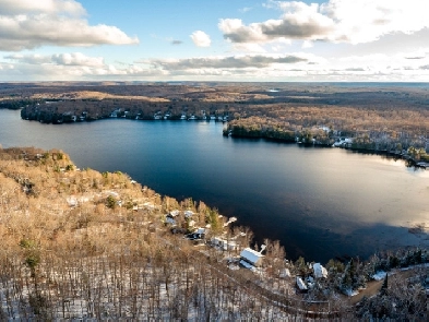 Picturesque shores of beautiful Bay Lake