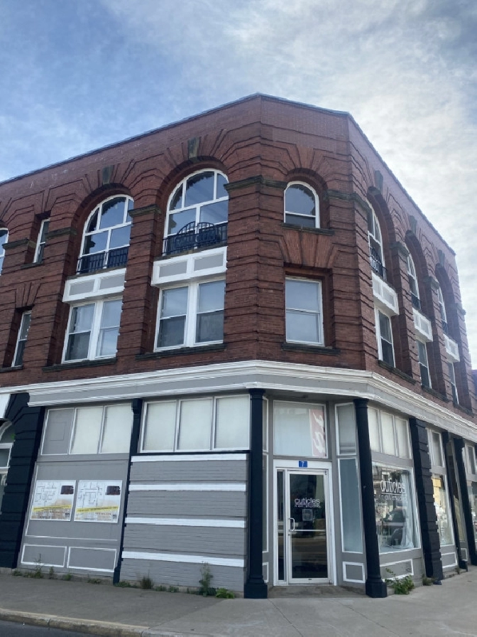 1 BEDROOM EXECUTIVE SUITE DOWNTOWN WINDSOR in Annapolis Valley,NS