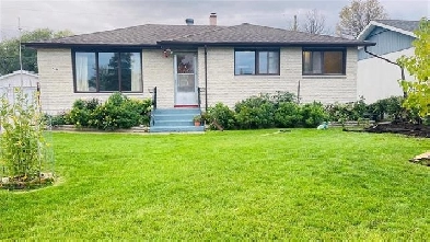 Gorgeous Home in Windsor Park for Sale - 56 Frontenac Bay