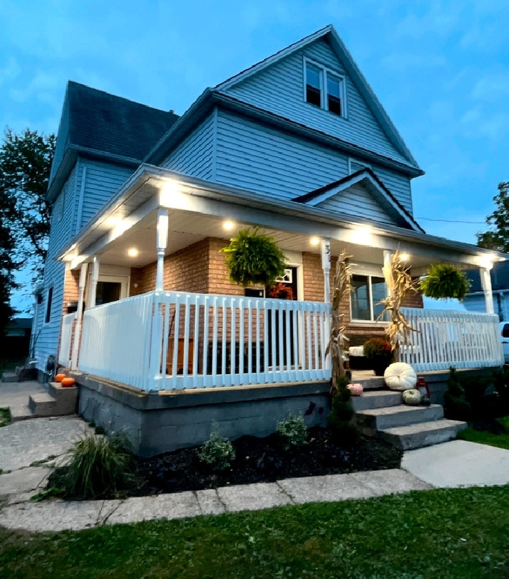 2 Bedroom One Bathroom Den and Unfinished Basement. in St. Catharines