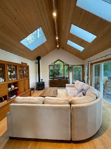 DEC. 1: Salt Spring Isl. oceanfront 3-bed sublet Image# 1