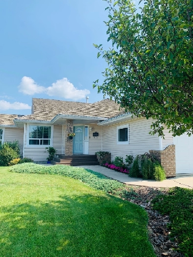 6 BD Bungalow in Camrose