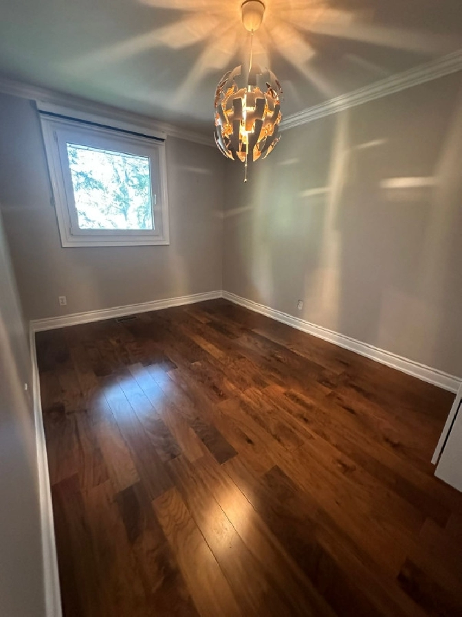 BEAUTIFUL ROOMS AVAILABLE IN MISSISSAUGA DUNDAS & ERIN MILLS in