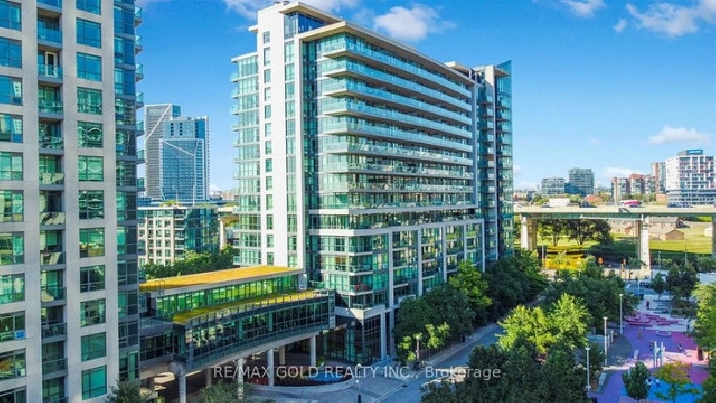 STUNNING 1 BR! in City of Toronto,ON - Condos for Sale
