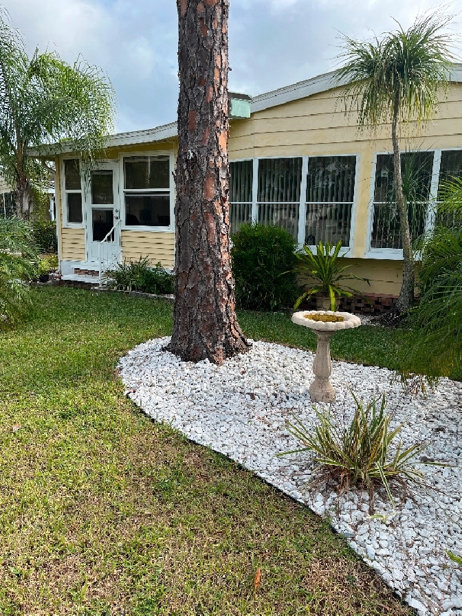 2 bed/2 bath manufactured home in North Fort Myers, Florida. in Ottawa,ON - Houses for Sale