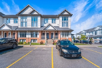 Magnificent Updated Upper Conner End Unit Condo in Ottawa Image# 1