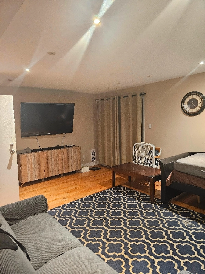 Room in a townhouse for Rent, Bills included in City of Montréal,QC - Room Rentals & Roommates