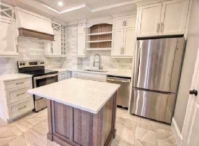 STUNNING 2 BEDROOM RENTAL DOWNTOWN CH'TOWN Image# 1