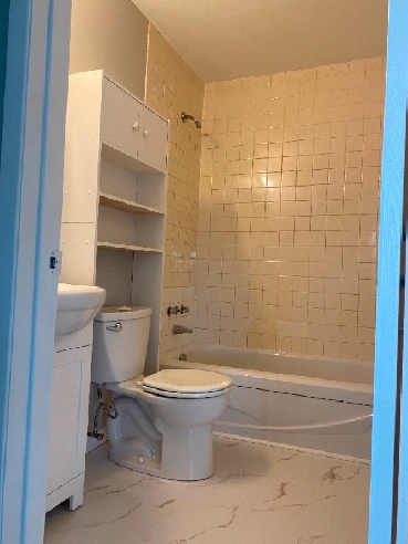 $1200/month 2 BEDROOM APARTMENT AVAILABLE DEC 1st WINDSOR Image# 1