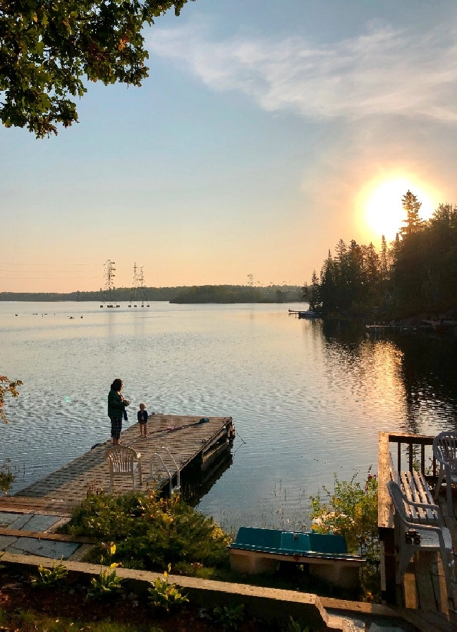 Lee River waterfront cottage for rent in Winnipeg,MB Short Term Rentals