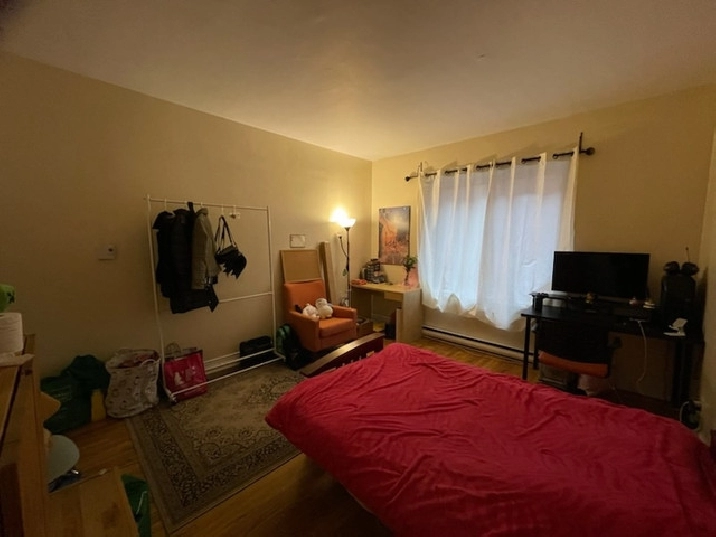 Furnished room for rent only for Girl in City of Montréal,QC - Room Rentals & Roommates