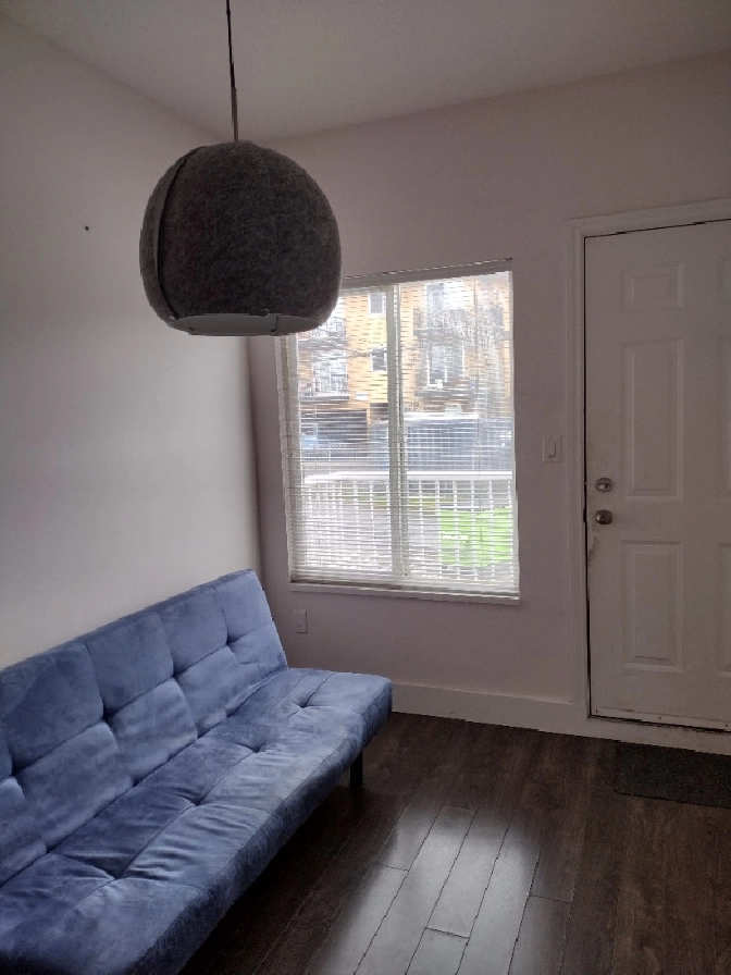 NICE TWO BEDROOMS FULLY FURNISHED IN RENOVATED HOME in Vancouver,BC - Room Rentals & Roommates