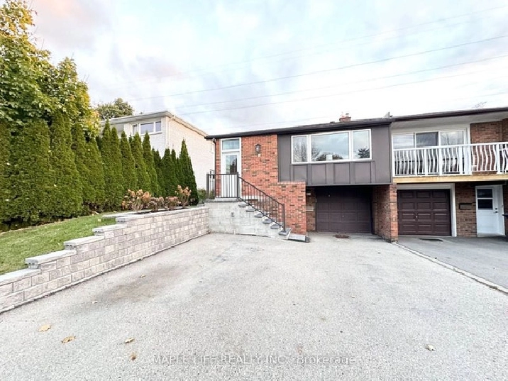 Spacious Semi-detached Backsplit ! in City of Toronto,ON - Houses for Sale