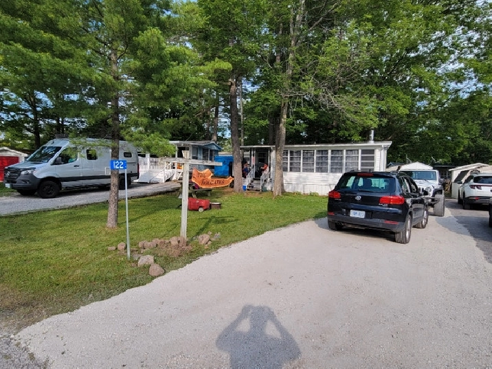 Member owned Trailer in family park in Cambridge,ON Houses for Sale