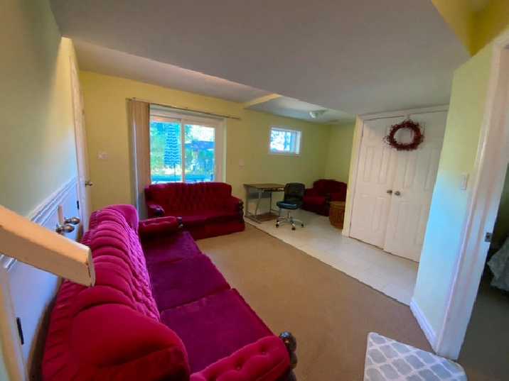 5 beds 4 bath entire house for a group of 5 or 6 students in Kitchener