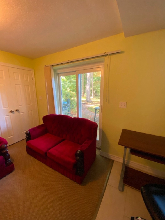 5 beds 4 bath entire house for a group of 5 or 6 students in Kitchener