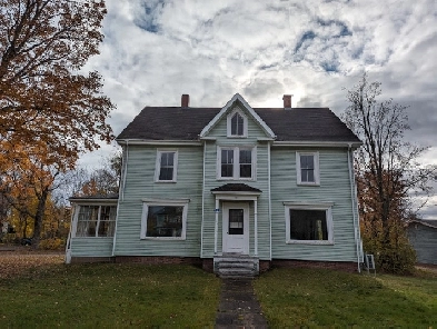 Large 4 Bedroom home for rent, located on Main Street, Middleton Image# 1