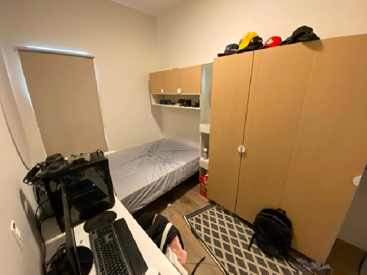 Single Room In 3 Person Flat Share. Available From January-April in City of Halifax,NS - Short Term Rentals