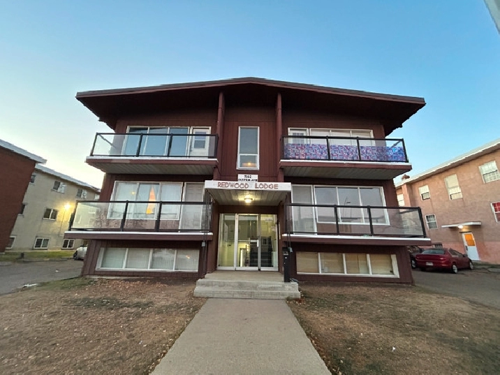 Affordable 1 bedroom apartment with beautiful view at Jasper Ave in Edmonton,AB - Apartments & Condos for Rent