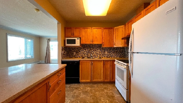 Close to UNIVERSITY! 2 Bed 2 Bath! All WOW! Only $169k AMAZING in Edmonton,AB - Condos for Sale
