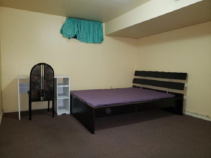Big Furnished room for rent from January near Markham & Eglinton in City of Toronto,ON - Room Rentals & Roommates