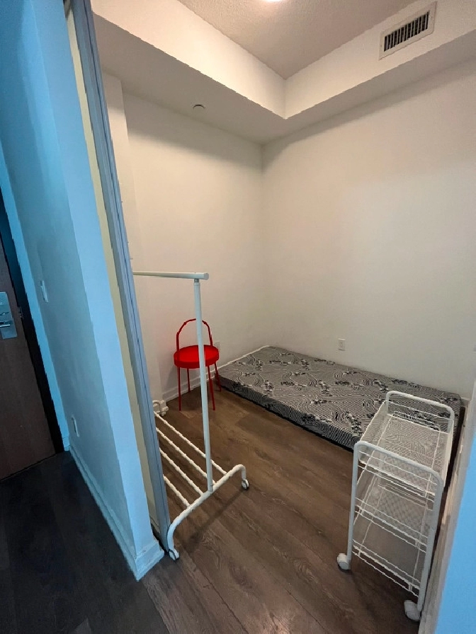 Don mills condo den $1200 with private bathroom in City of Toronto,ON - Short Term Rentals