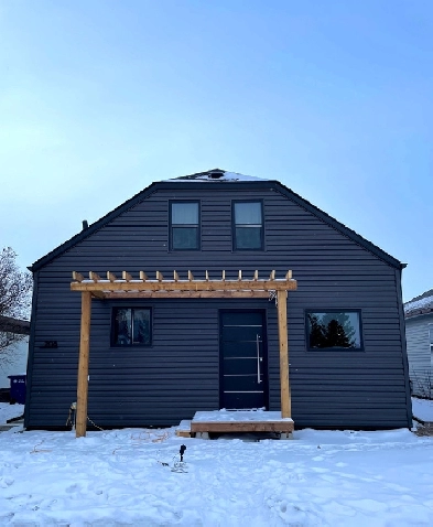 HOUSE FOR SALE - 206 BRUCE ST Image# 1