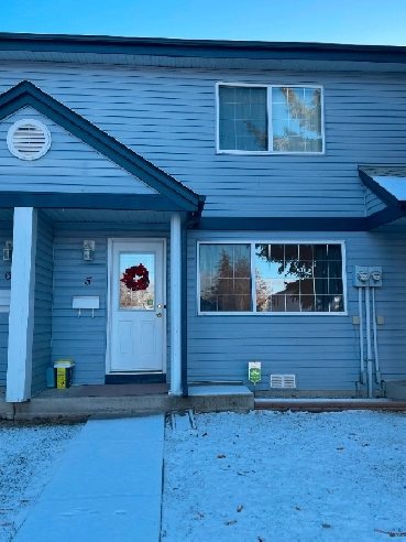 Adorable Townhouse Condo Spruce Grove Image# 9