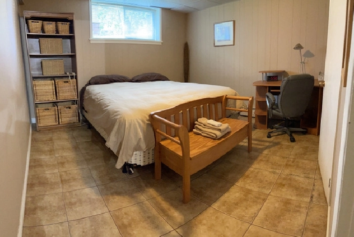 All included, large furnished Room with kingsize bed in Charlottetown,PE - Room Rentals & Roommates
