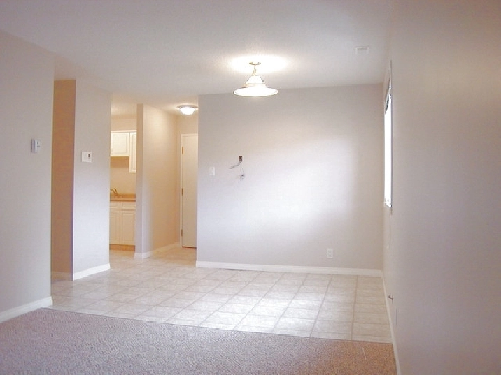 Bright 2 bdrm condo near downtown, insuite laundry, central air in Regina,SK - Apartments & Condos for Rent