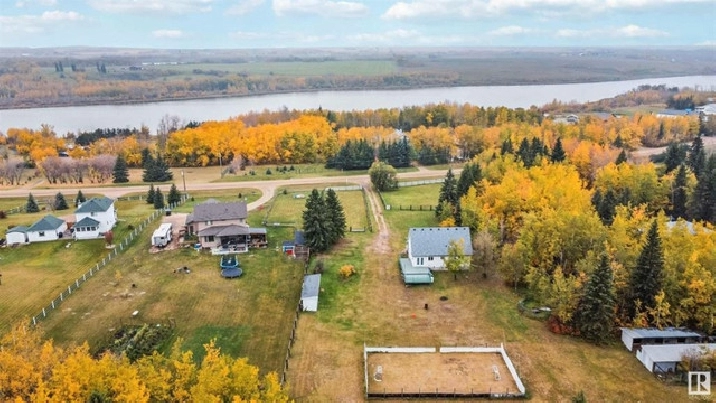 Beautiful Sturgeon County Acreage for sale! in Edmonton,AB - Houses for Sale