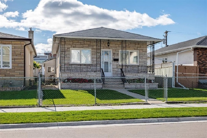 House for Sale in Weston, Winnipeg (202328466) in Winnipeg,MB - Houses for Sale