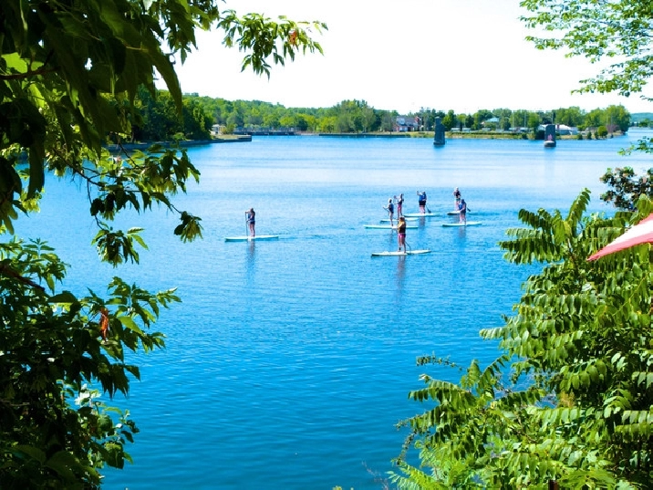 ROOMS FOR RENT WEEKLY WATERFRONT CAMPBELLFORD in City of Toronto,ON - Room Rentals & Roommates