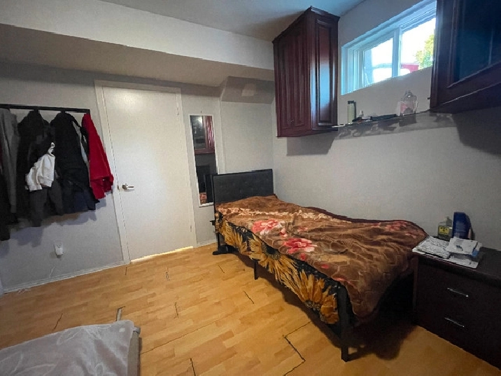 Room for rent in sharing in City of Toronto,ON - Room Rentals & Roommates