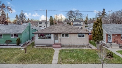 Straight n Solid 1085 sqft Bungalow in River Heights! Image# 1