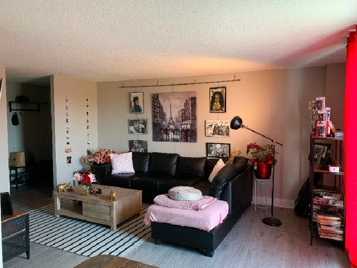 Fully Furnished Room for Rent near University of Regina in Regina,SK - Room Rentals & Roommates