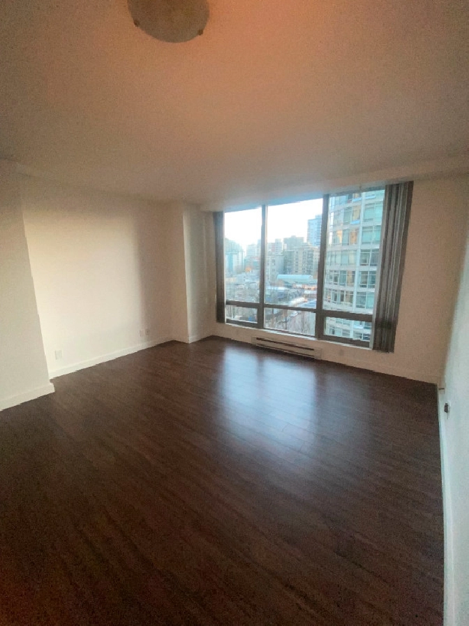 AVAILABLE - One bedroom & den One bathroom apartment recently in Vancouver,BC - Apartments & Condos for Rent