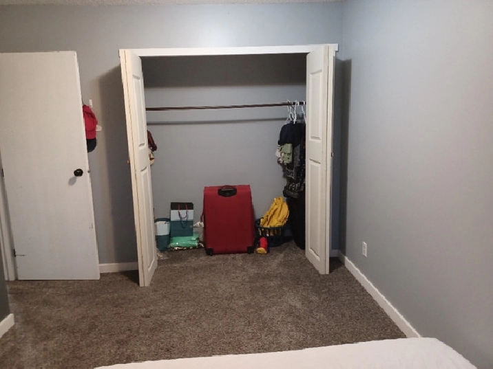 1 seprate badroom with food. in Calgary,AB - Room Rentals & Roommates