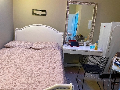 Private room in 1637 E Pender St , Vancouver!Furnished  Utils! Image# 3