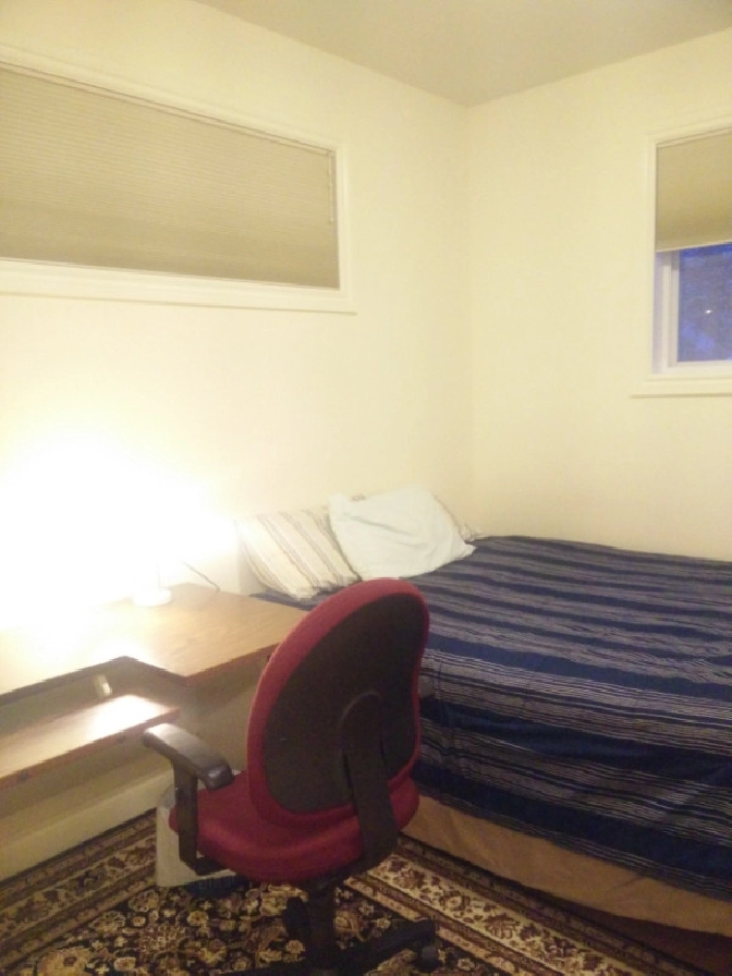 Furnished master bedroom with private washroom in shared house in Edmonton,AB - Room Rentals & Roommates