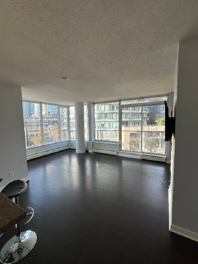 Cozy 1 bedroom Downtown apartment - Steps away from Rogers Arena in Vancouver,BC - Apartments & Condos for Rent