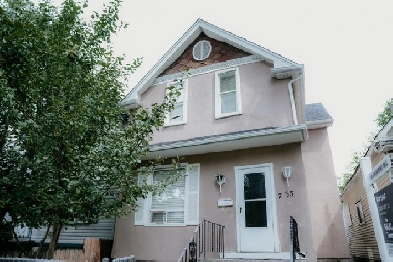 For Rent on Simcoe St Image# 1