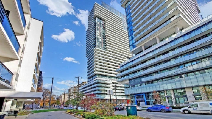 YONGE & EGLINTON, LUXURY STUDIO UNIT WITH SUNNY SOUTH VIEW in City of Toronto,ON - Condos for Sale