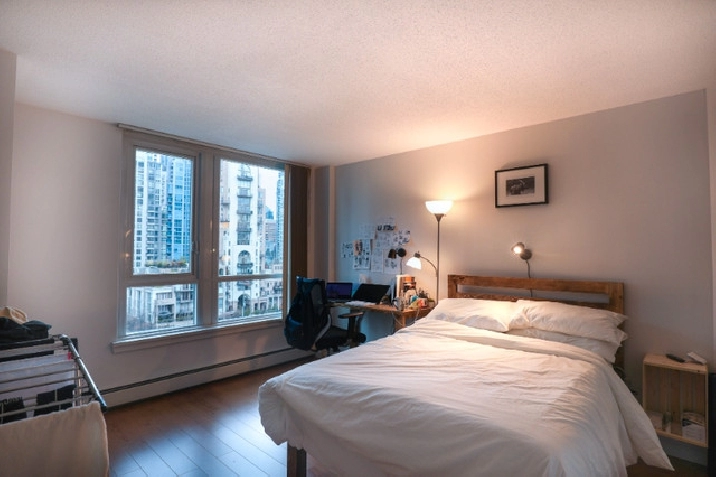 BIG DISCOUNTS for our Private Room in Downtown AVAILABLE! in Vancouver,BC - Room Rentals & Roommates