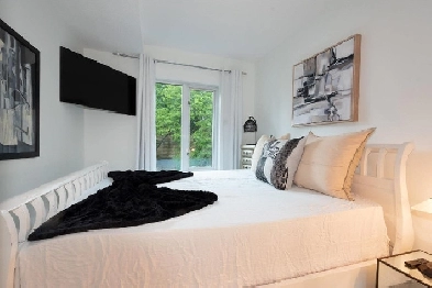 Convenient Commute, Cozy Living: Furnished Room near Skytrain Image# 1