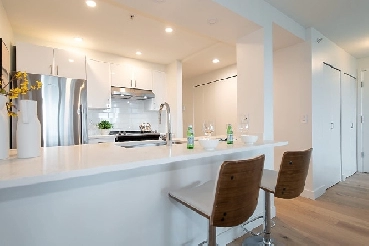 All-In for Less: Grab Your Budget Room in the Heart of Downtown! Image# 8